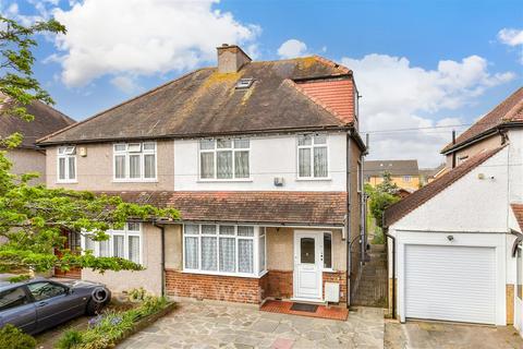 4 bed property, in Sunningdale Road, £550,000