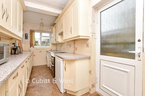4 bed property, in Sunningdale Road, £550,000