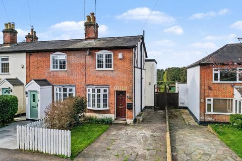 2 bed property, in Common Road, £565,000