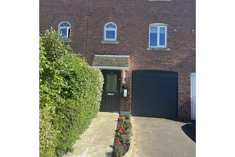 3 bed property, in Keepers Wood Way, £240,000