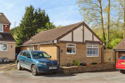 2 bed property, in The Willows, £260,000