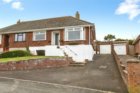 2 bed property, in Mount Pleasant Avenue, £325,000