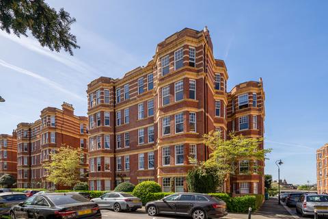 1 bed property, in Fauconberg Road, £400,000