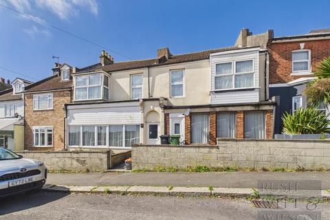 8 bed property, in Mount Road, £350,000