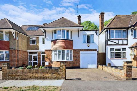 4 bed property, in Farm Avenue, £885,000