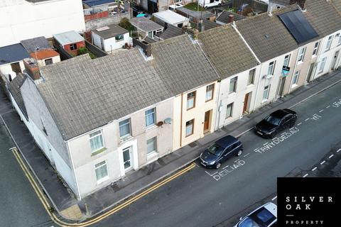 3 bed property, in Lakefield Road, £120,000