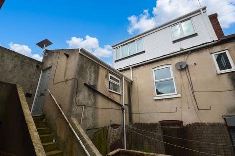 3 bed property, in Providence Street, £80,000