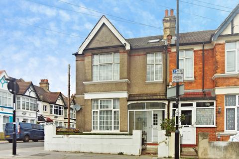 4 bed property, in Roche Road, £650,000