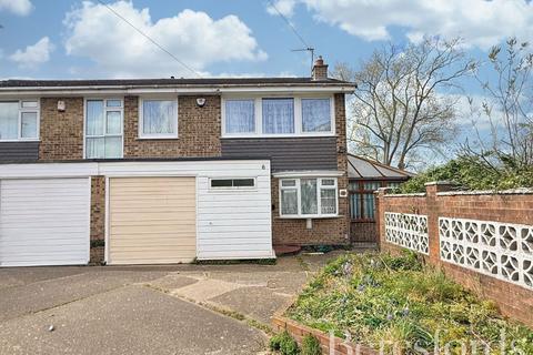 4 bed property, in Singleton Close, £475,000