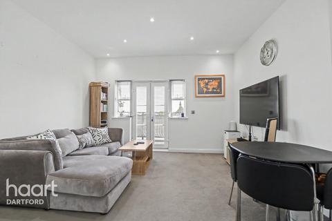 2 bed property, in Richmer Road, £250,000