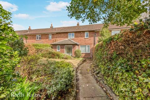 2 bed property, in Tenby Road, £185,000
