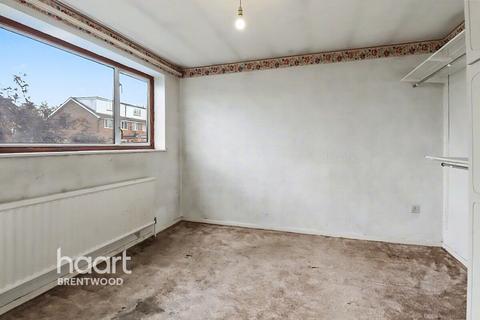 3 bed property, in Mascalls Lane, £450,000