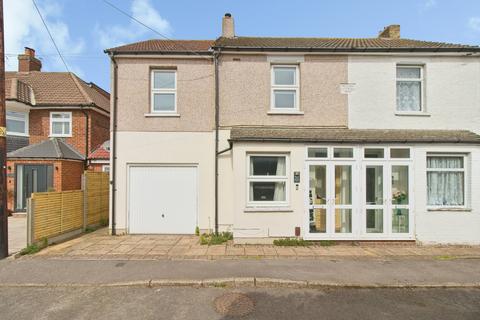 3 bed property, in Tredegar Road, £475,000
