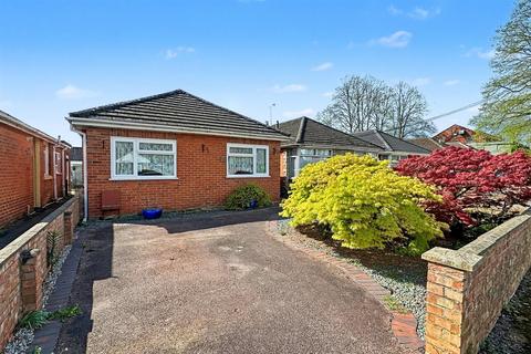 2 bed property, in Eastleigh, £300,000