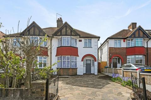 3 bed property, in Sidcup Road, £490,000