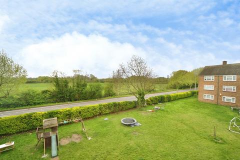 2 bed property, in Brading Crescent, £250,000