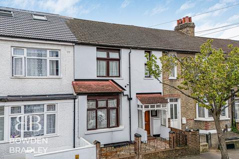 3 bed property, in Baden Road, £450,000