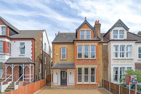 6 bed property, in Queens Road, £1,600,000