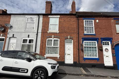 2 bed property, in Clyde Street, £130,000