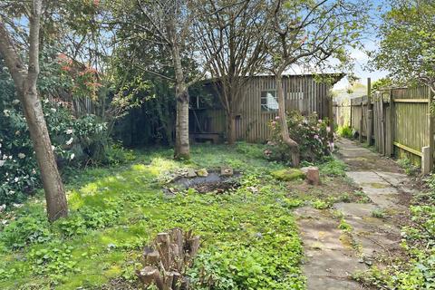 Land, in Land and Buildings off Vinecote Road, £35,000