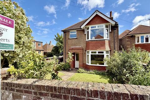 3 bed property, in Northiam Road, £385,000