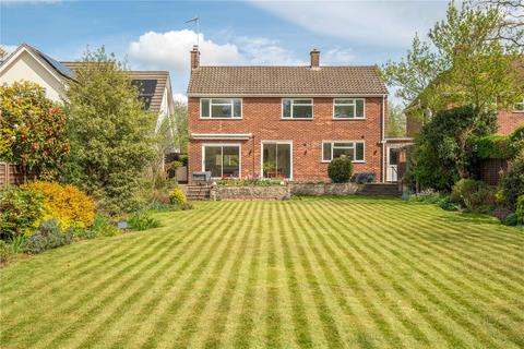 4 bed property, in Borrowdale Avenue, £750,000
