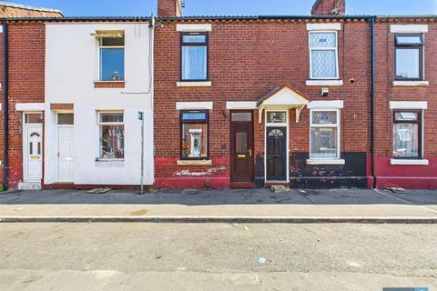 2 bed property, in Somerset Road, £65,000