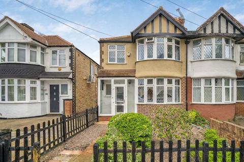 3 bed property, in Thames Avenue, £535,000