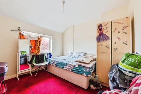 3 bed property, in Downside Road, £505,000
