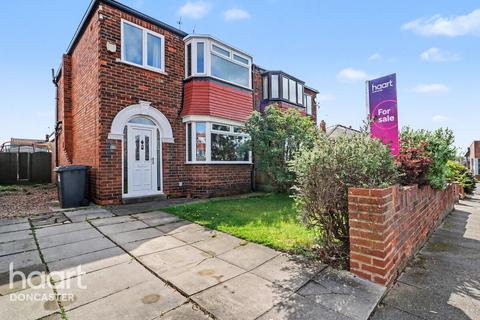 3 bed property, in Oakhill Road, £220,000