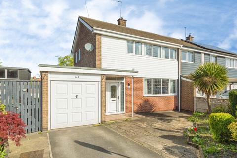 3 bed property, in Queen Elizabeth Drive, £175,000