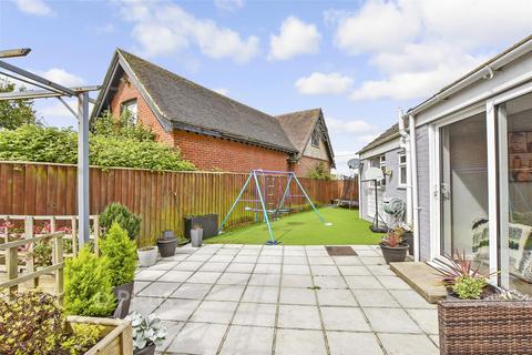4 bed property, in Martine Close, £345,000