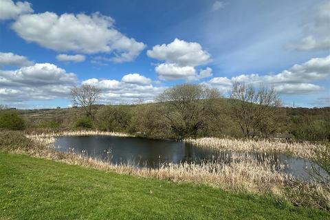 Studio, in Bridgmont, £50,000