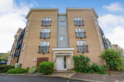2 bed property, in The Chase, £200,000