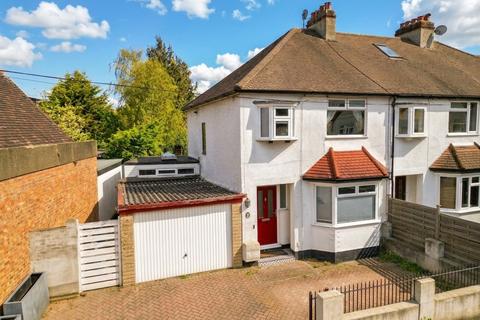 3 bed property, in Ditton Hill Road, £859,950
