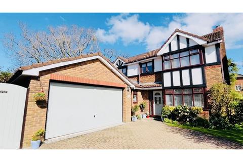 4 bed property, in Chasden Close, £550,000