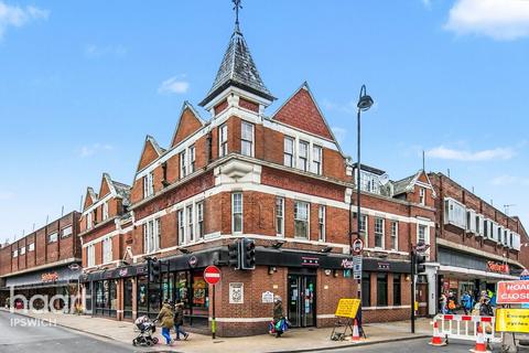 1 bed property, in Upper Brook Street, £70,000