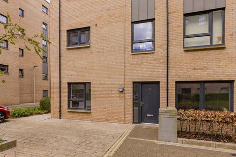 2 bed property, in 32 Shrubhill Walk, £330,000