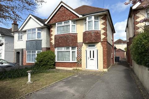 3 bed property, in Wimborne Road, £375,000