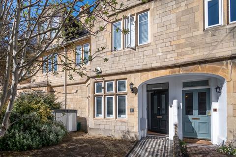 4 bed property, in Crescent Gardens, £850,000