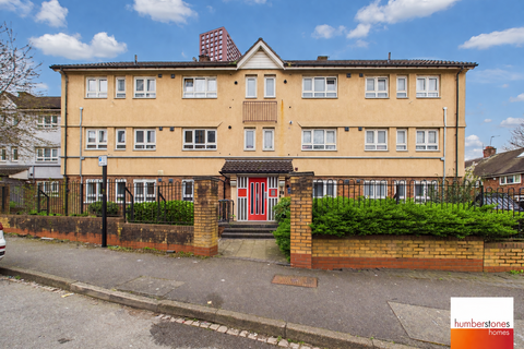 3 bed property, in Essington Street, £190,000