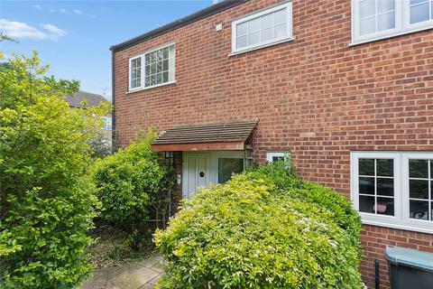 3 bed property, in Abbots Field, £300,000