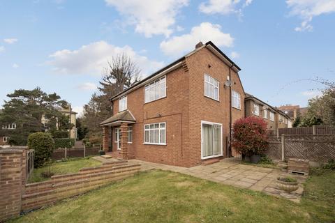 4 bed property, in Hampton Close, £1,500,000