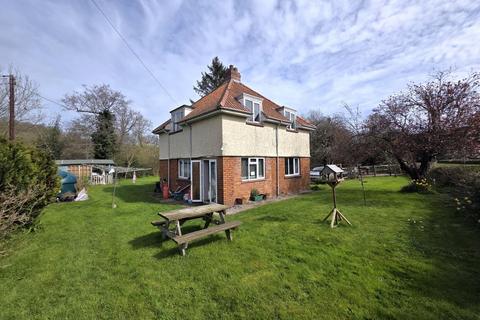 2 bed property, in Llanvihangel Crucorney, £435,000