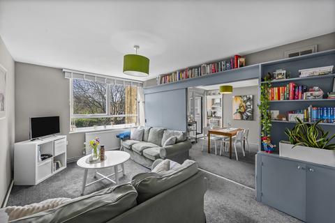 3 bed property, in Brondesbury Road, £450,000