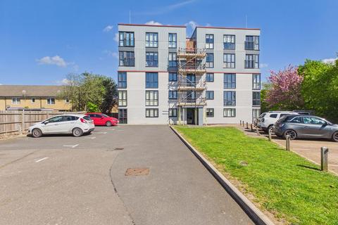 2 bed property, in Baronswood Way, £190,000