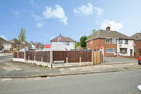 2 bed property, in Wandsworth Road, £250,000