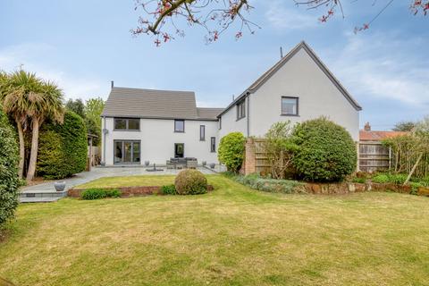 5 bed property, in Detached Versatile Family Home in North Wootton, £750,000