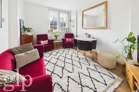 2 bed property, in Sinclair House, £600,000