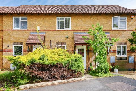 2 bed property, in Willow Drive, £280,000